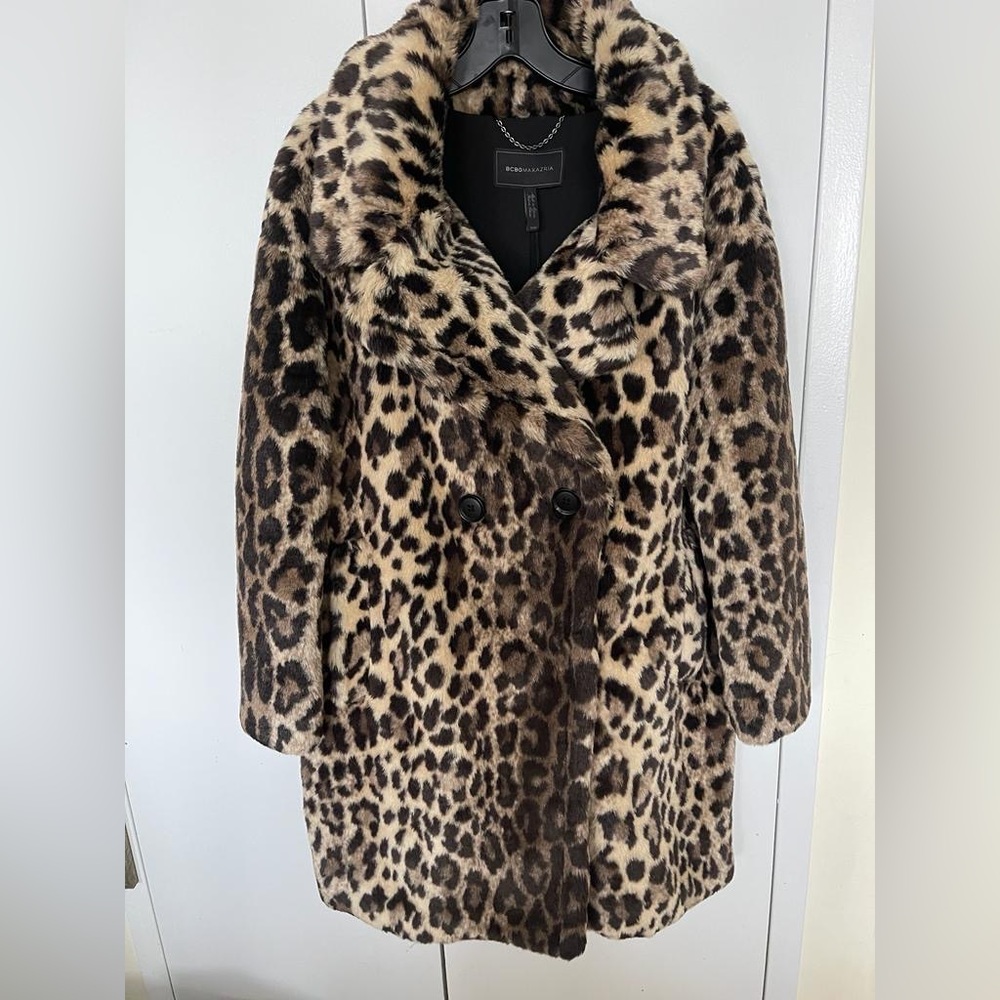 BCBGMAXAZRIA plush teddy bear coat, ultra cozy and on-trend. Brand new, tags